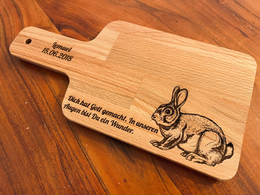 Personalisiertes Schneidebrett aus Holz mit eingraviertem Tiermotiv, Hase, Ostern, Reh, Vogel, Wunschtext und Wunschname als Ostergeschenk