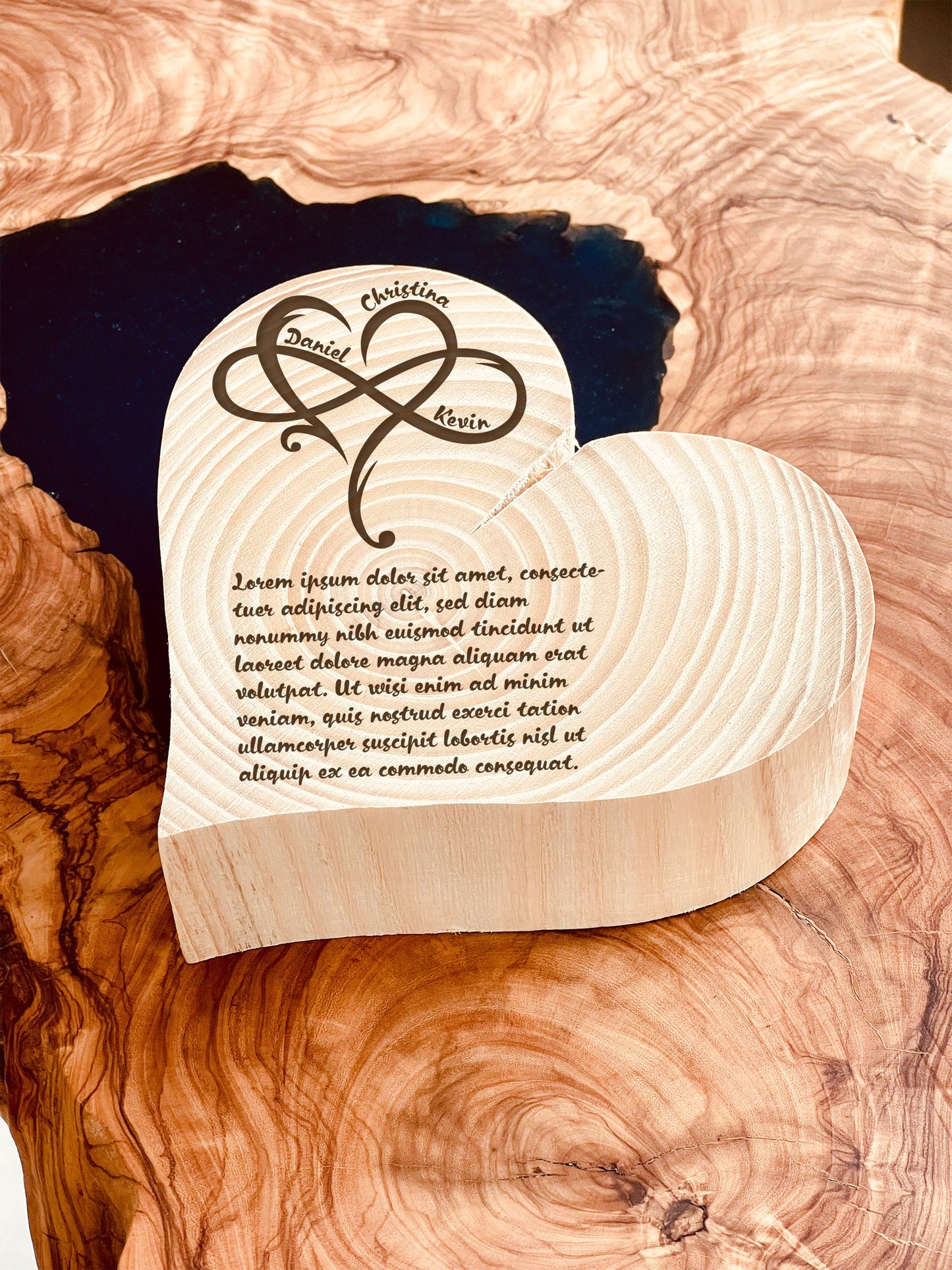 Herz aus Holz personalisierte Gravur massives Holzherz als Geschenk für Partner/Mama/Hochzeit/Brautpaar Wunschnamen individuell