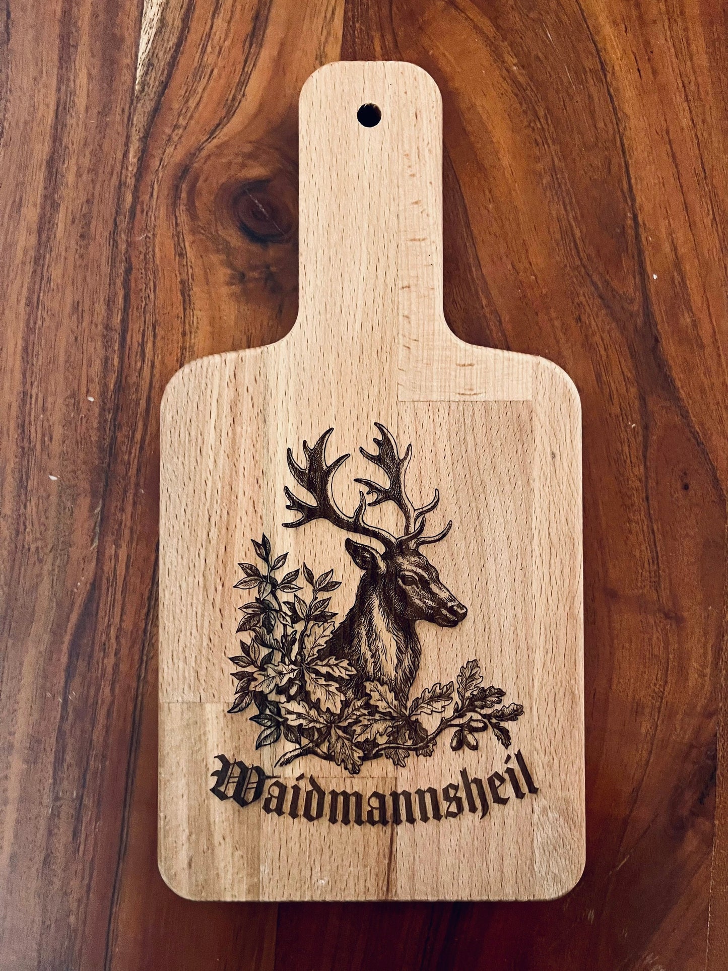 Personalisiertes Holzbrett mit Hirsch Gravur für Jäger, mit Wunschtext oder Name, Vesperbrett mit Griff, Waidmannsheil Spruch für die Jagd